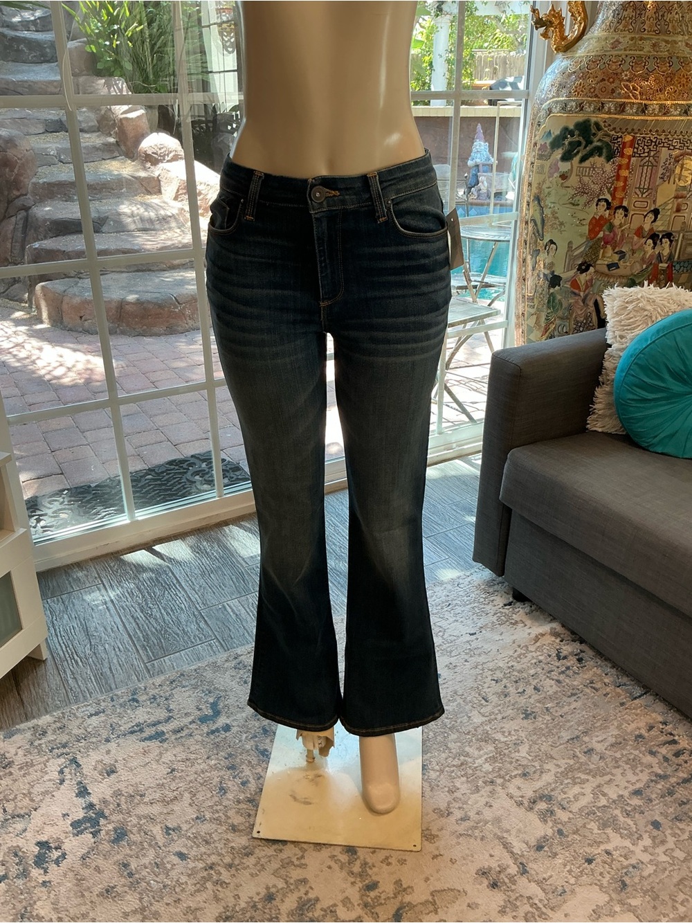 High-Rise Flare Jeans in Dark Wash